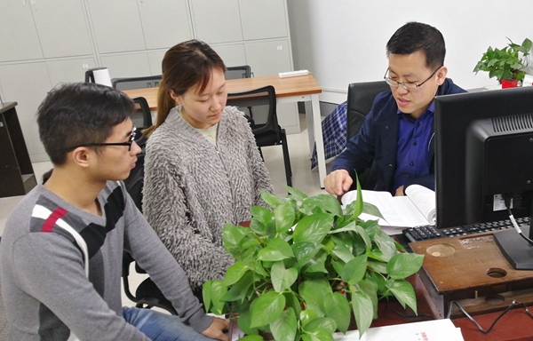 指导学生 - 副本.jpg